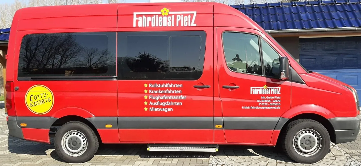 Erster Fahrdienst-Van von außen, Platz für bis zu 8 Personen