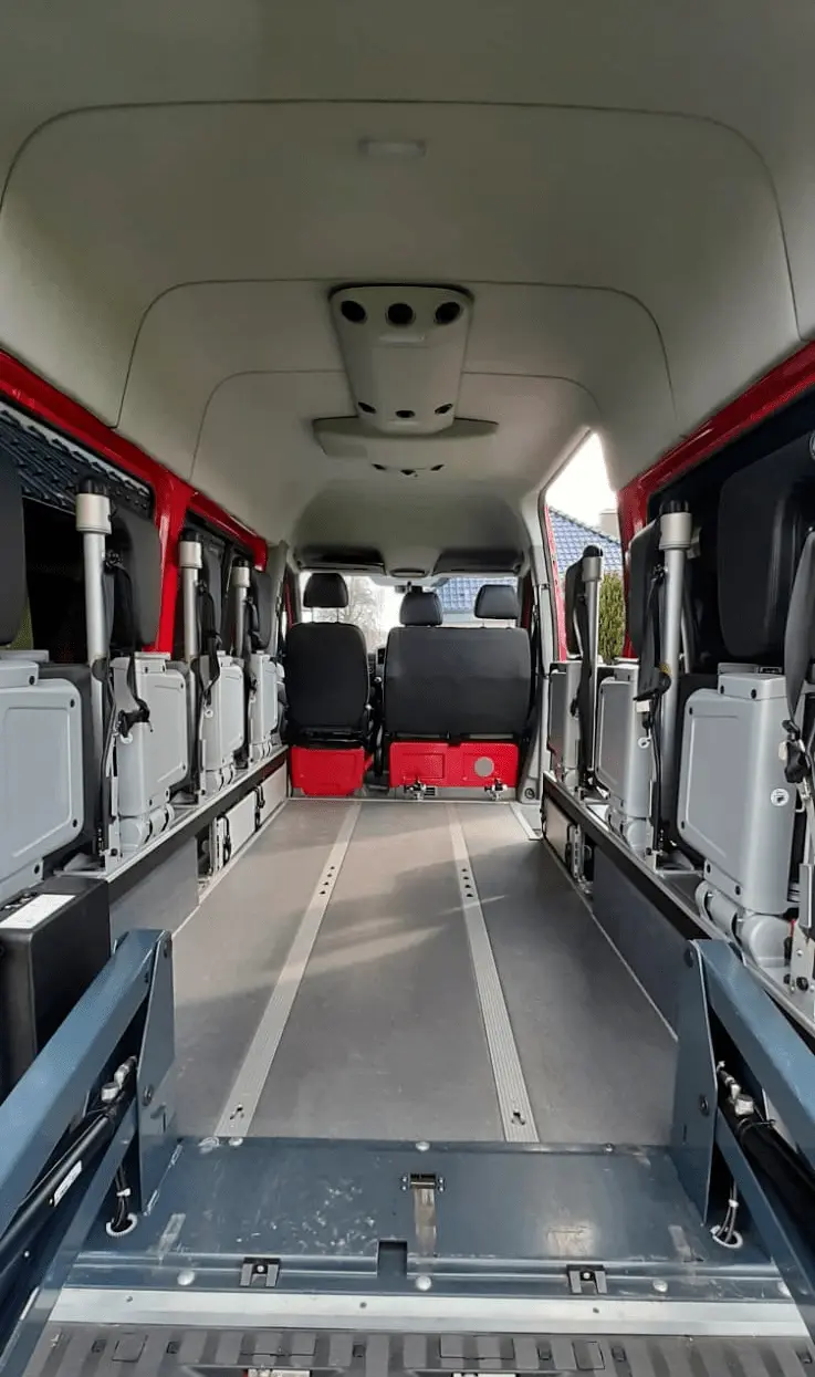 Geräumiger Innenbereich mit flexibler Bestuhlung für verschiedene Bedürfnisse