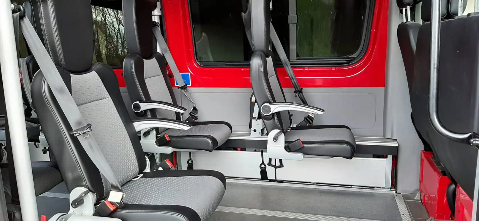 Weitere Innenansicht mit zusätzlichen Sitzreihen für Fahrgäste